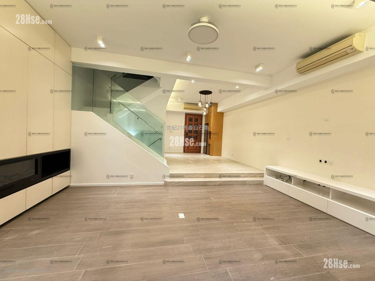 The Beverly Hills Rental 5+ Bedrooms , 2 Bathrooms 1,902 ft²