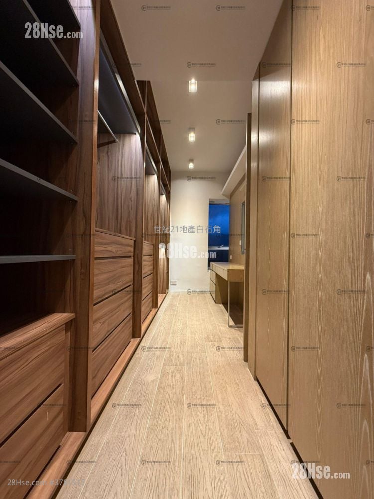 The Beverly Hills Rental 5+ Bedrooms , 2 Bathrooms 1,902 ft²