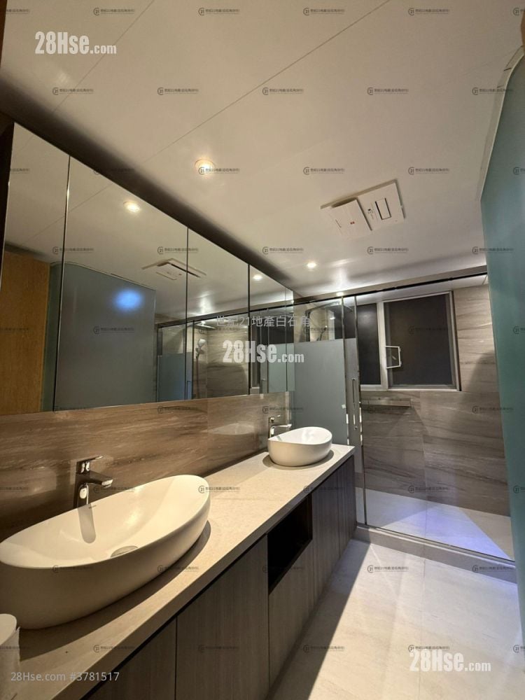 The Beverly Hills Rental 5+ Bedrooms , 2 Bathrooms 1,902 ft²