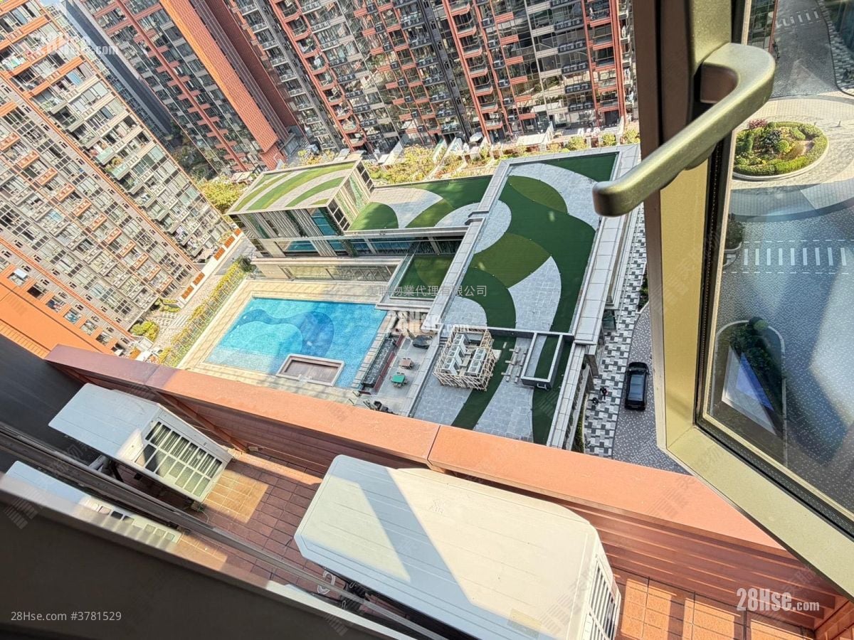 Centra Horizon Sell 2 Bedrooms , 1 Bathroom 585 ft²