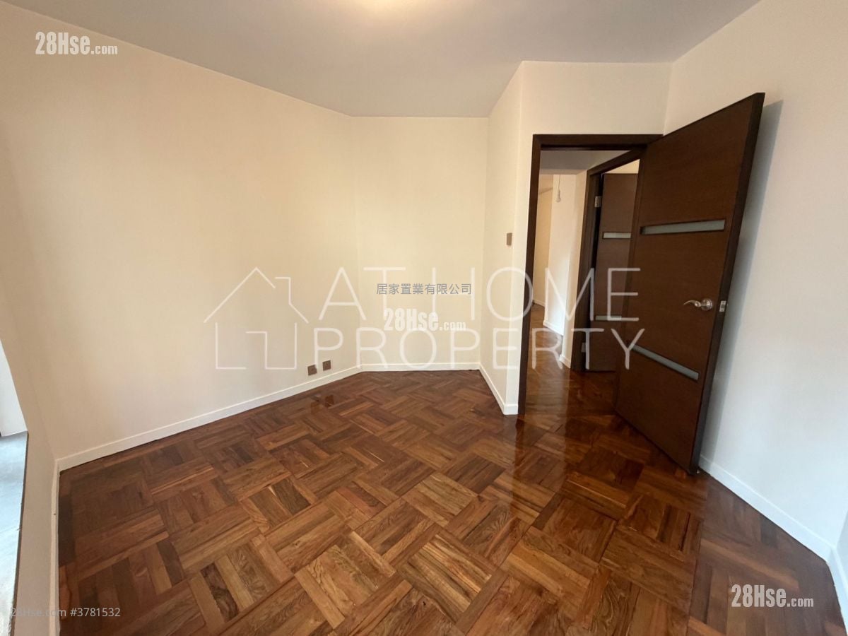 Euston Court Sell 2 Bedrooms , 1 Bathroom 587 ft²