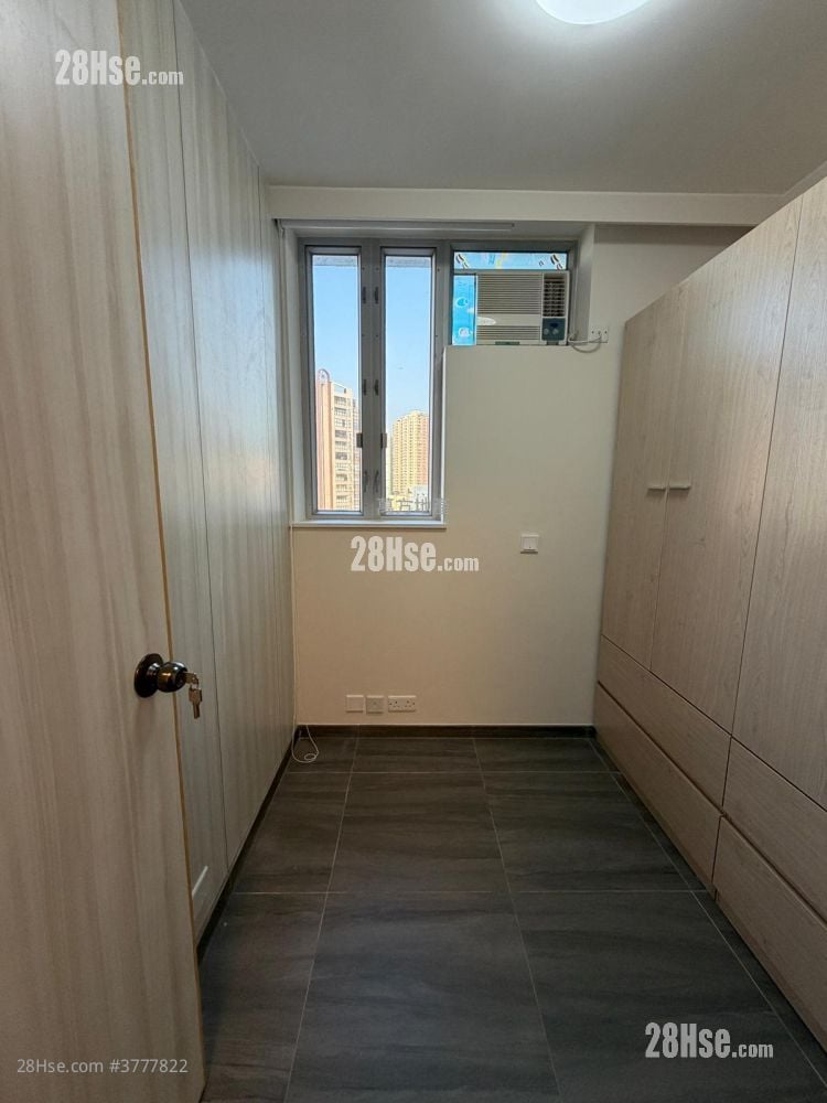 Yuk Wo Court Sell 2 Bedrooms , 1 Bathroom 454 ft²