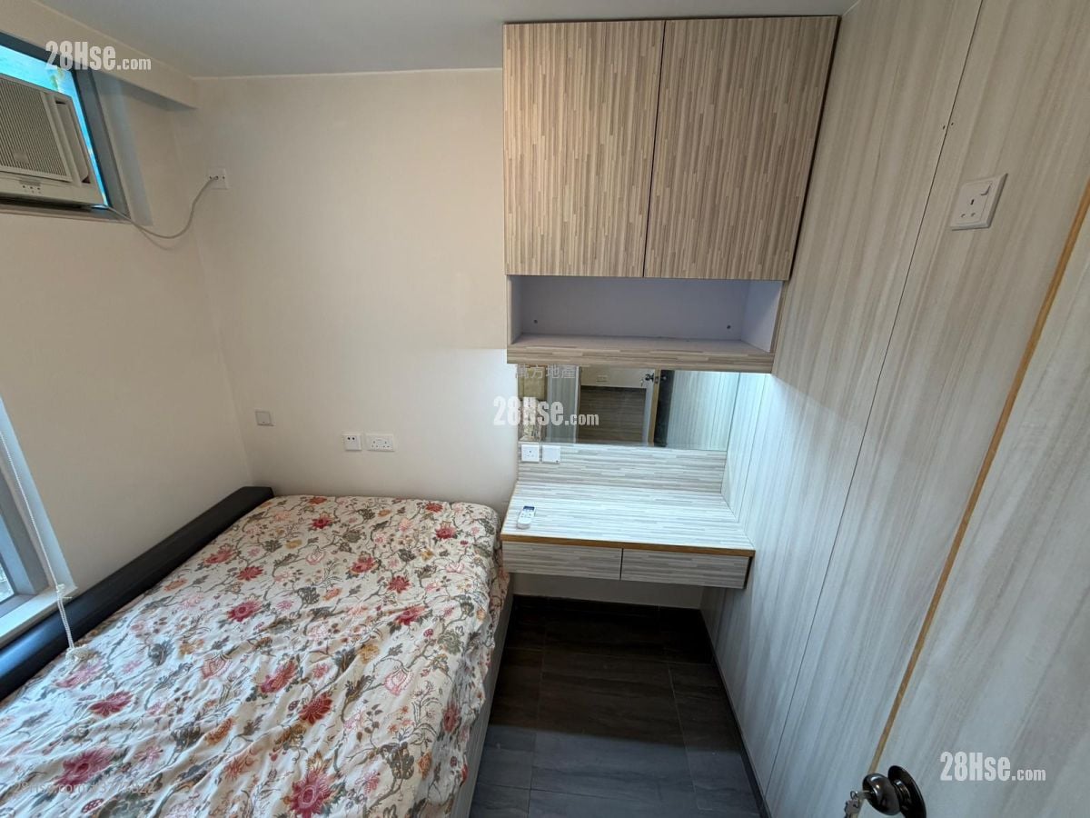 Yuk Wo Court Sell 2 Bedrooms , 1 Bathroom 454 ft²