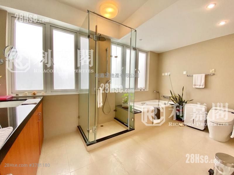 Pik Sha Garden Sell 3 Bedrooms , 2 Bathrooms 1,438 ft²