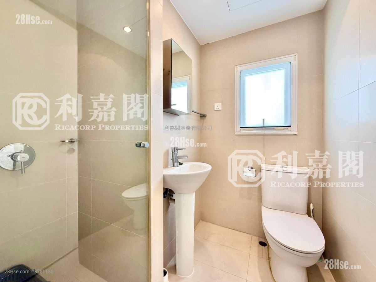 Pik Sha Garden Sell 3 Bedrooms , 2 Bathrooms 1,438 ft²