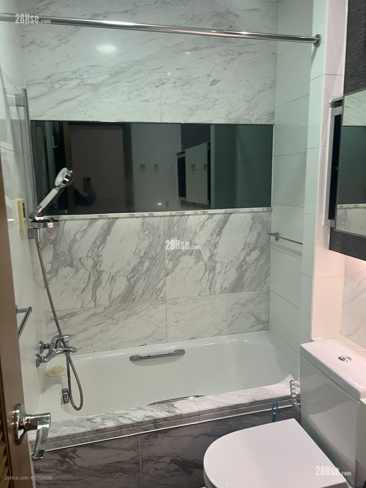 Yoho Midtown 售盘 3 房 880 平方尺