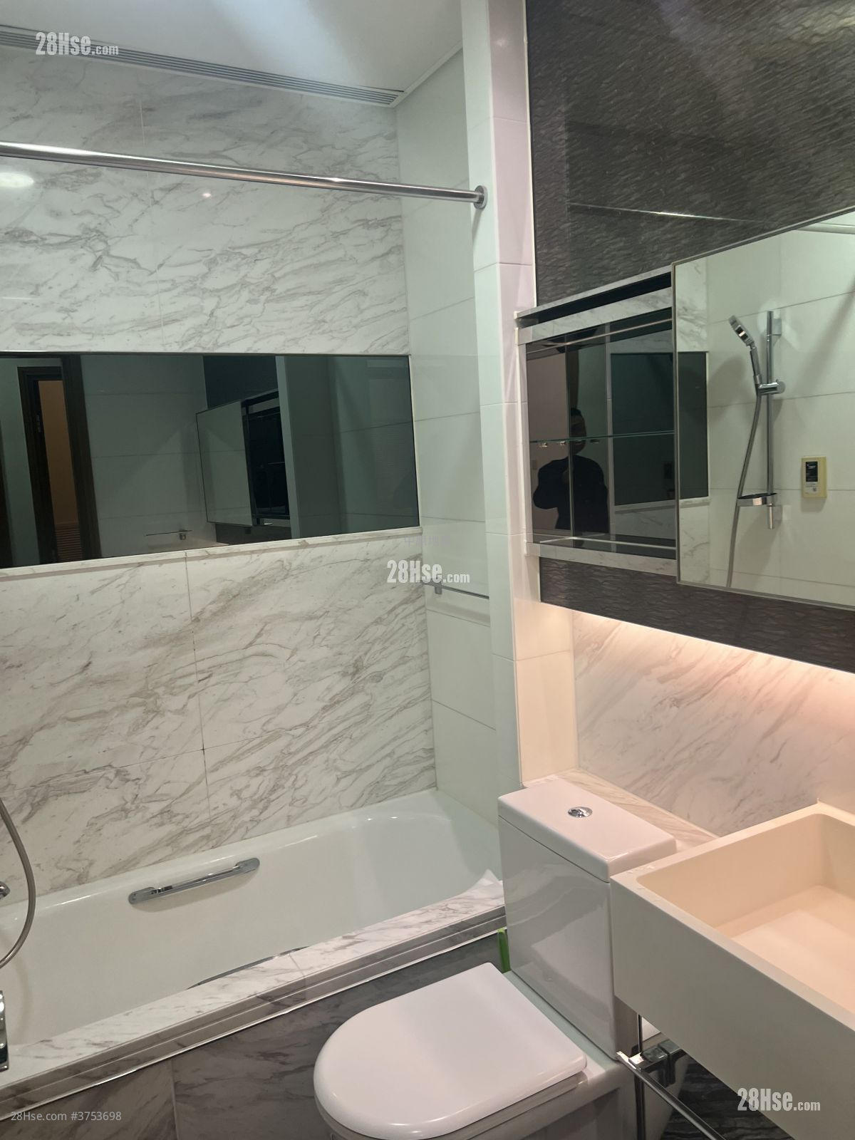 Yoho Midtown 售盘 3 房 880 平方尺