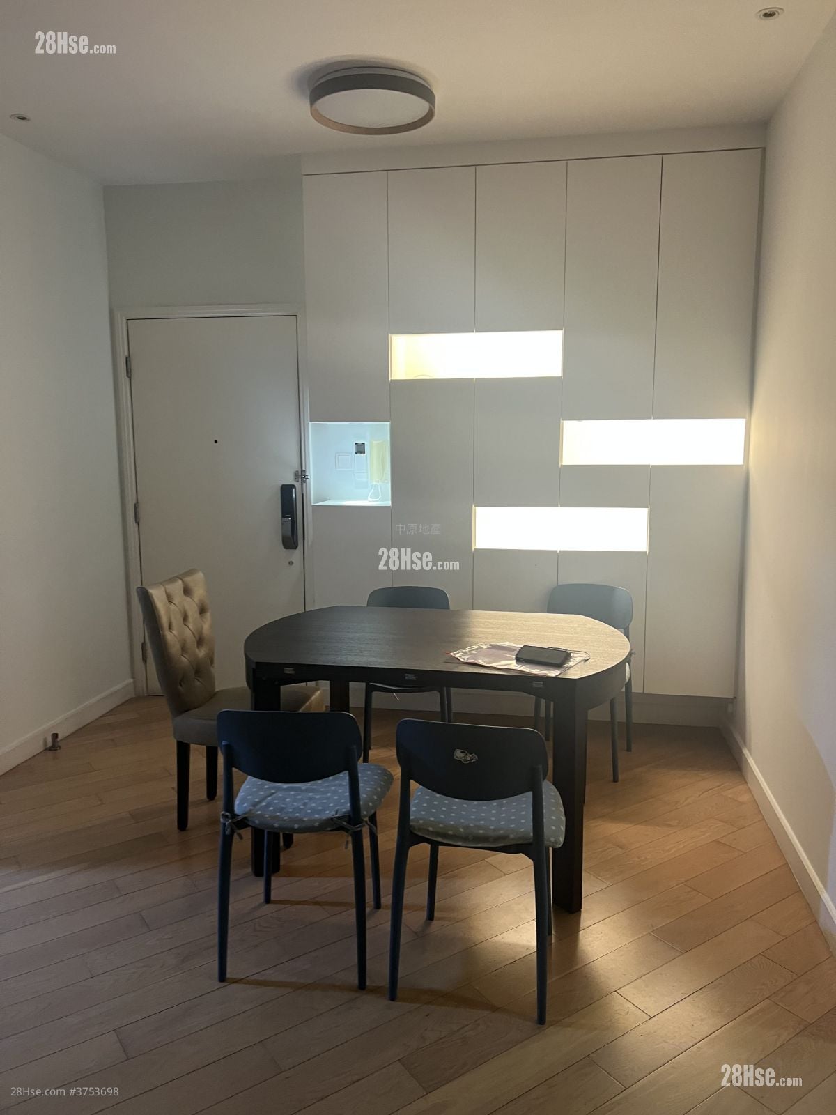 Yoho Midtown 售盘 3 房 880 平方尺