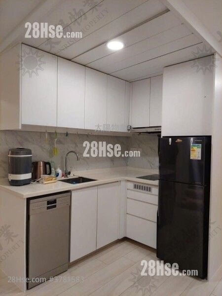 Royal Peninsula Rental 1 Bedroom 492 ft²