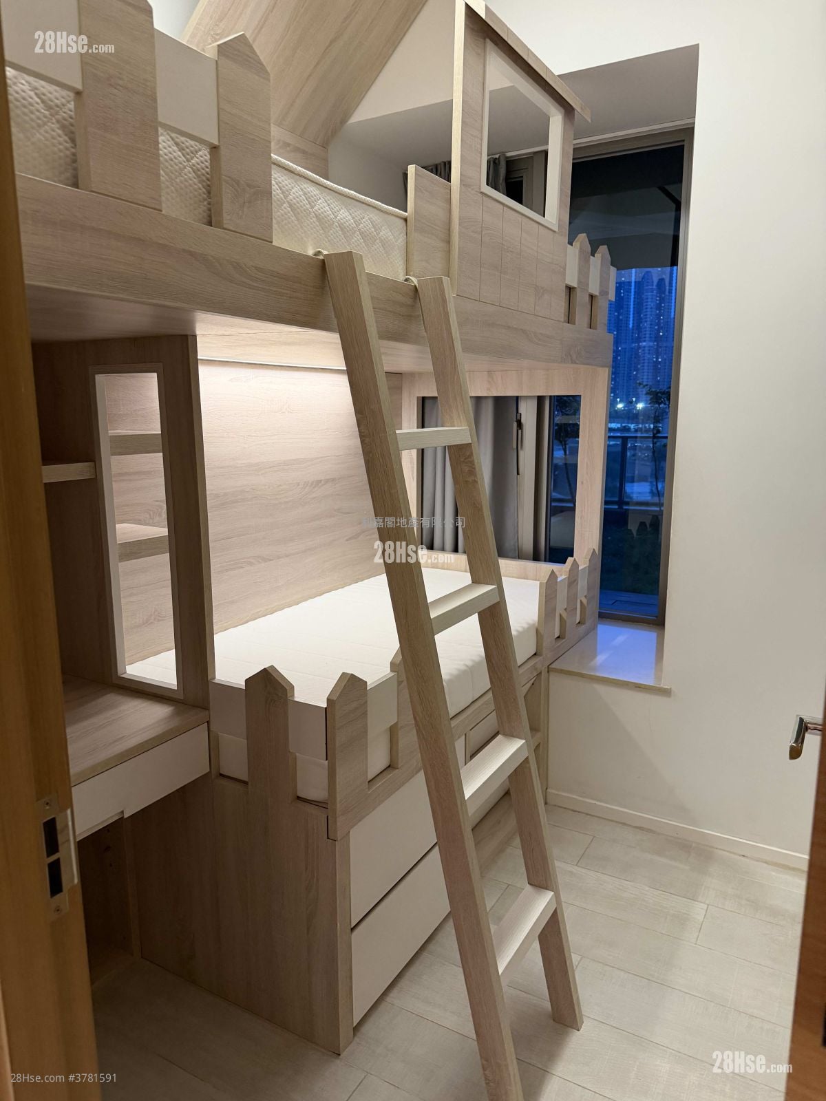 The Wings Rental 3 Bedrooms , 2 Bathrooms 694 ft²