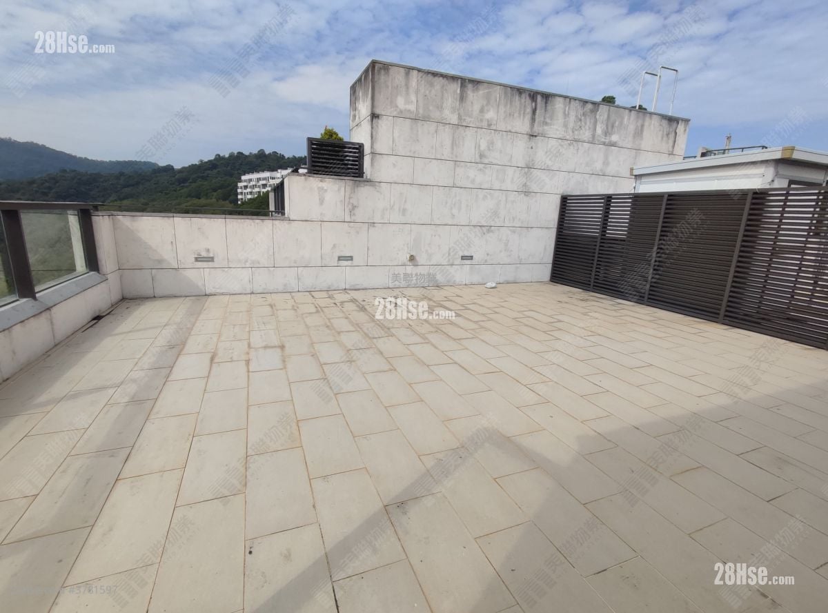 天台: 九肚山峰 售盘 3 房 , 4 浴室 2,702 平方尺