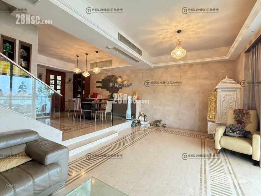 比华利山别墅 售盘 5+ 房 , 4 浴室 2,475 平方尺