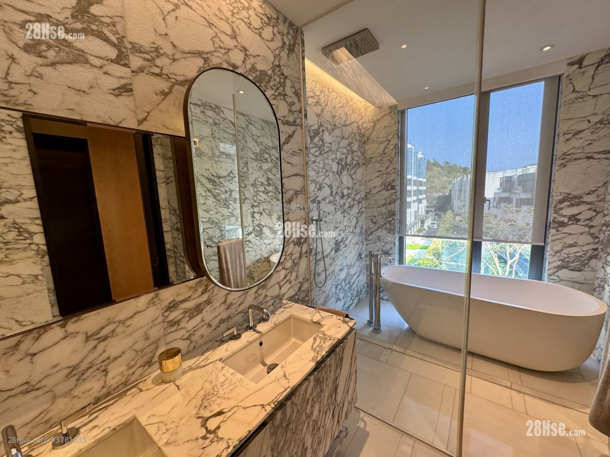 澐沣 售盘 5+ 房 2,305 平方尺