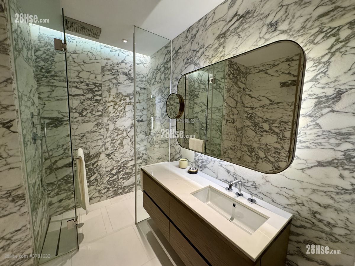 澐沣 售盘 5+ 房 2,305 平方尺