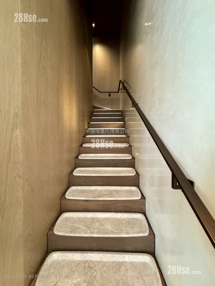 澐沣 售盘 5+ 房 2,305 平方尺