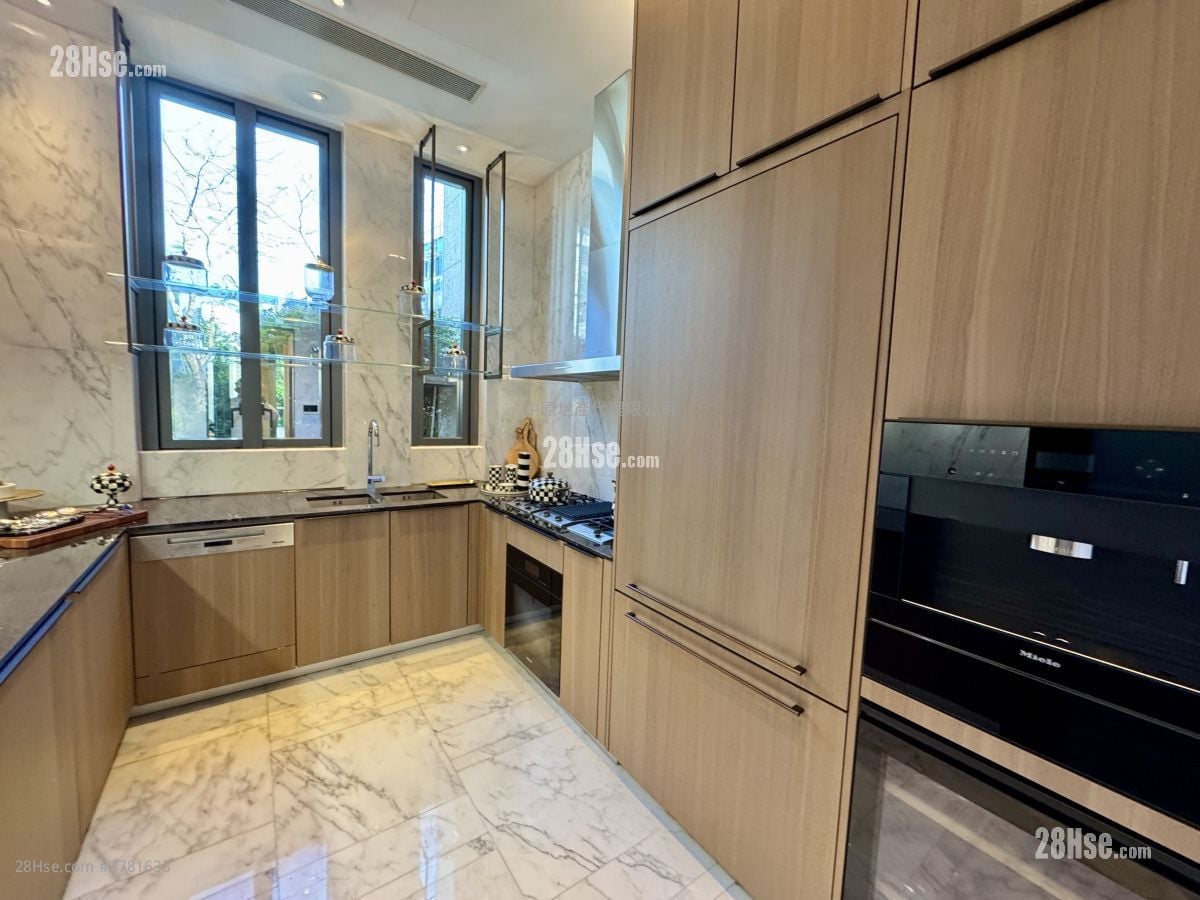 澐沣 售盘 5+ 房 2,305 平方尺