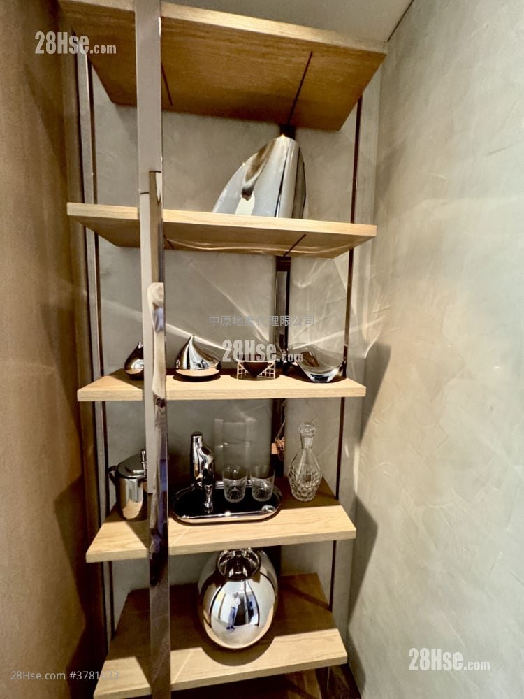 澐沣 售盘 5+ 房 2,305 平方尺