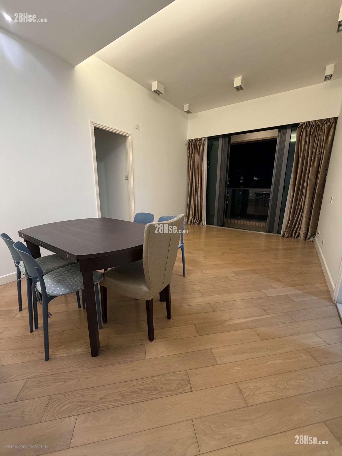 Yoho Midtown Sell 3 Bedrooms 880 ft²