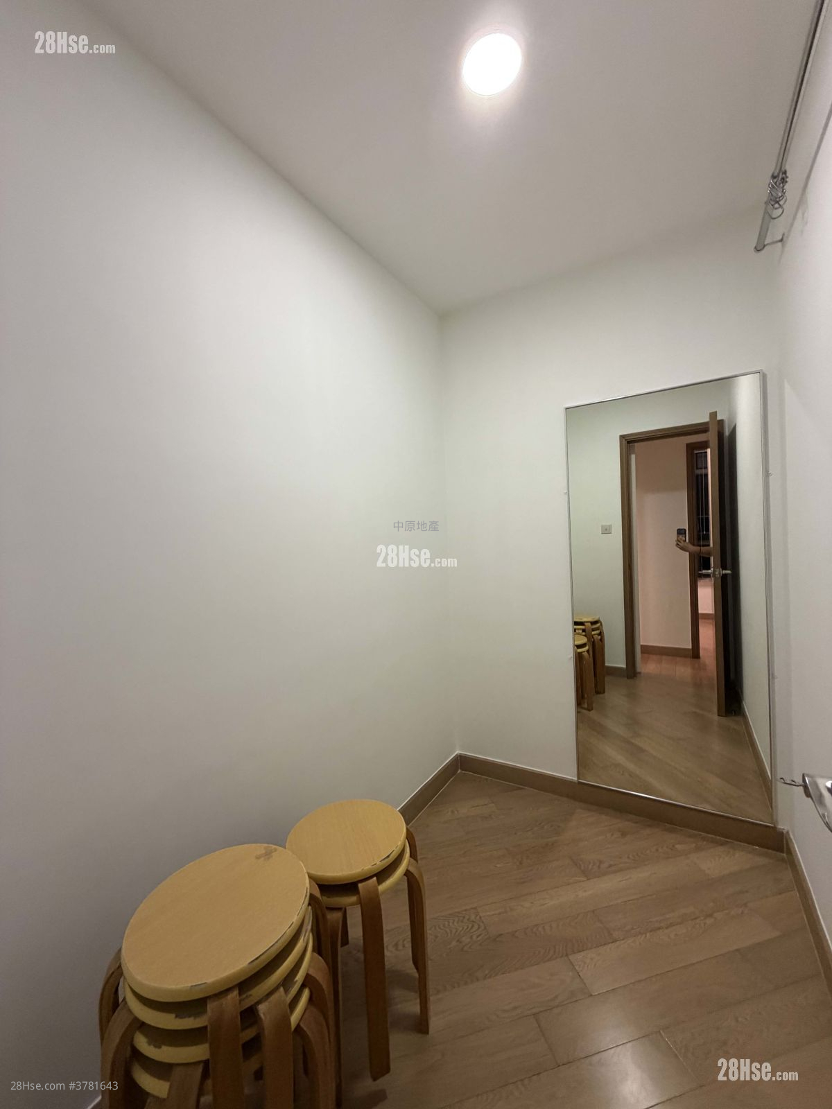 Yoho Midtown Sell 3 Bedrooms 880 ft²