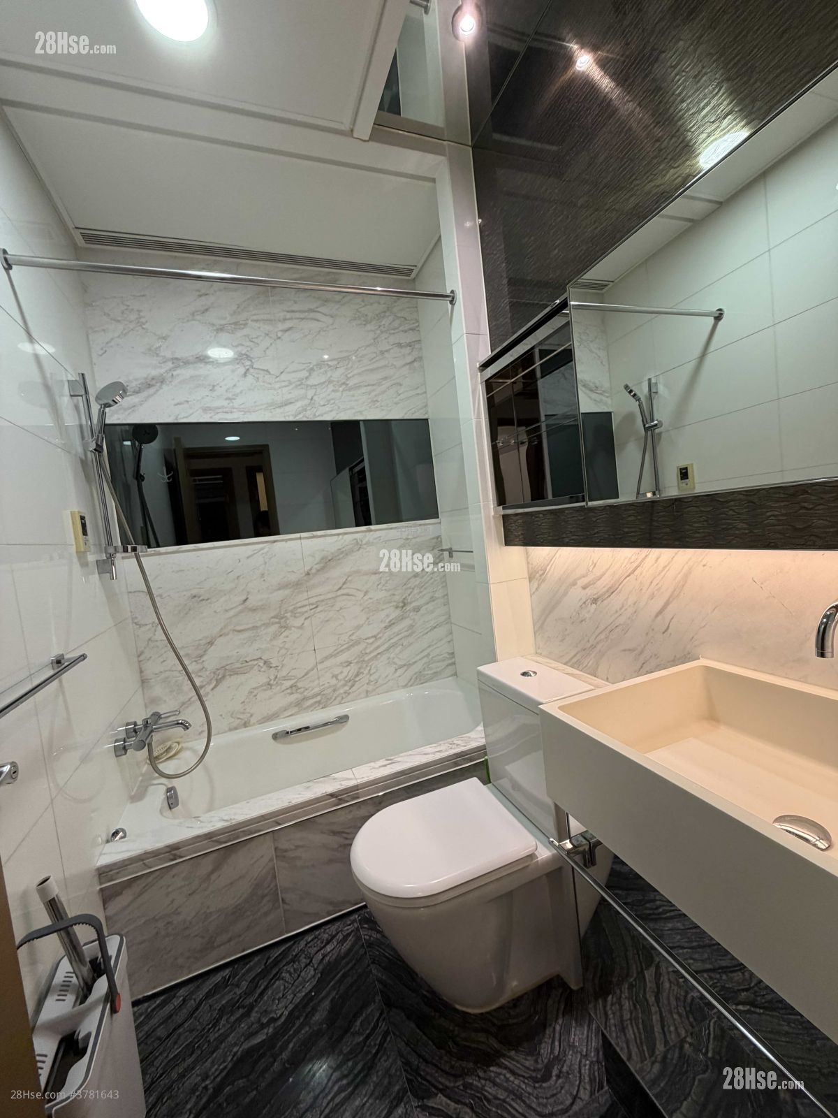 Yoho Midtown Sell 3 Bedrooms 880 ft²