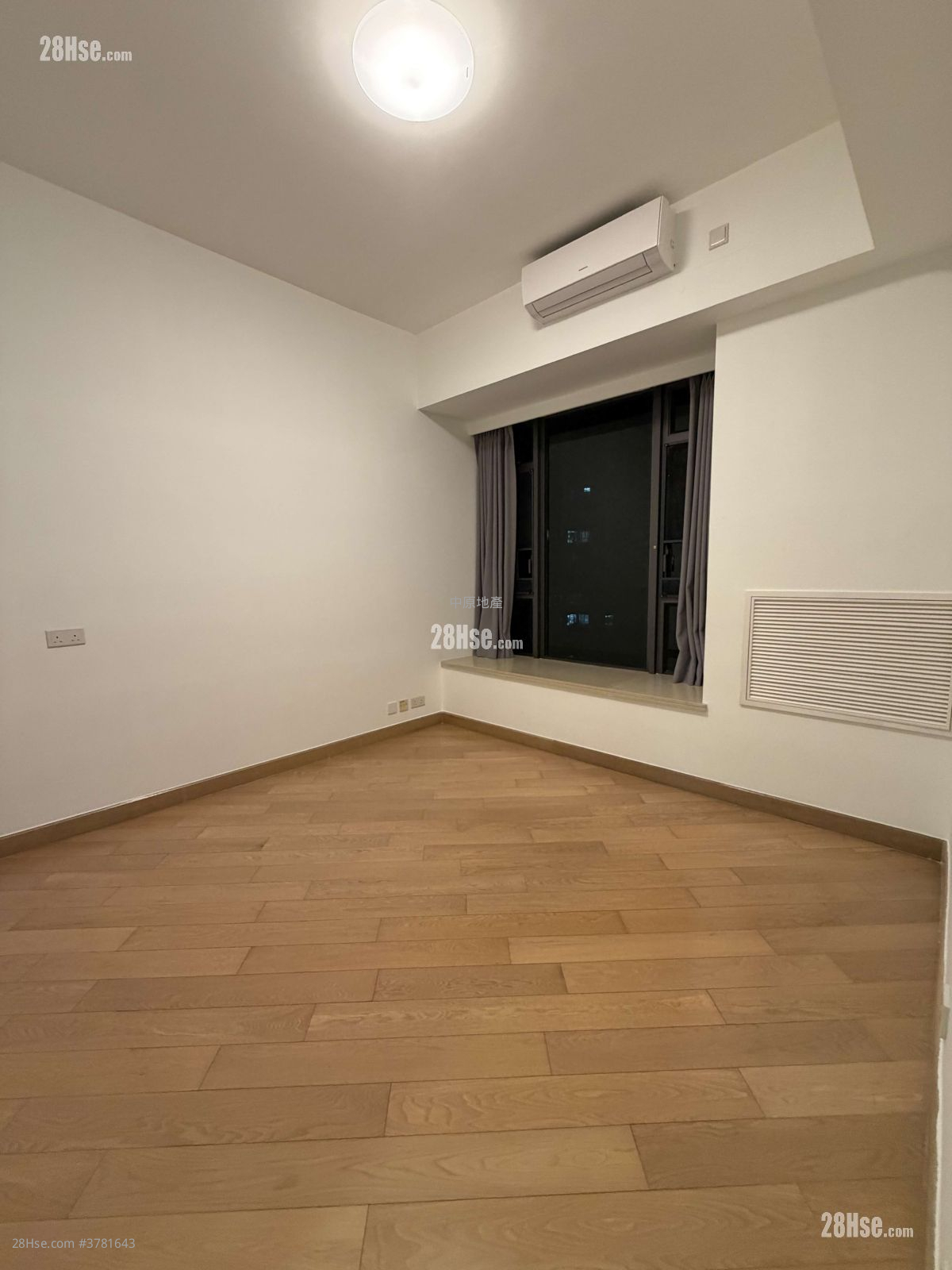 Yoho Midtown Sell 3 Bedrooms 880 ft²