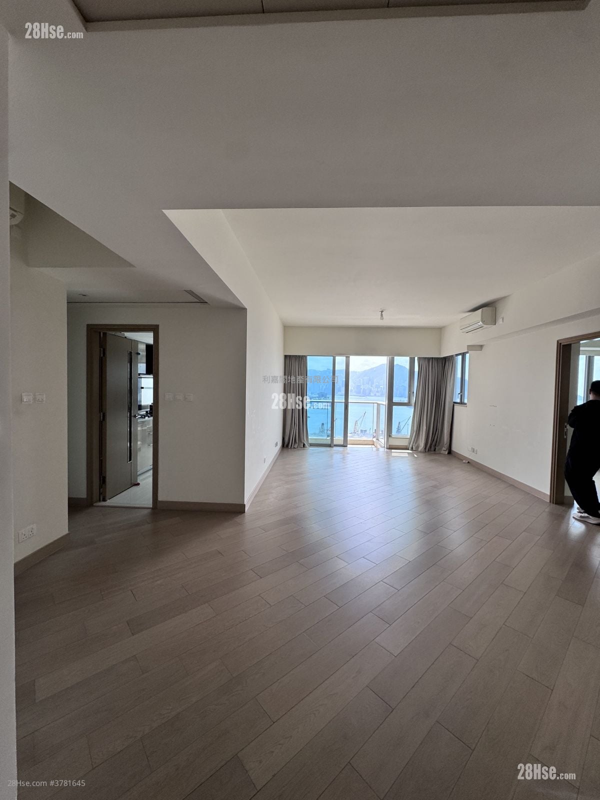 Cullinan West Rental 3 Bathrooms 1,234 ft²