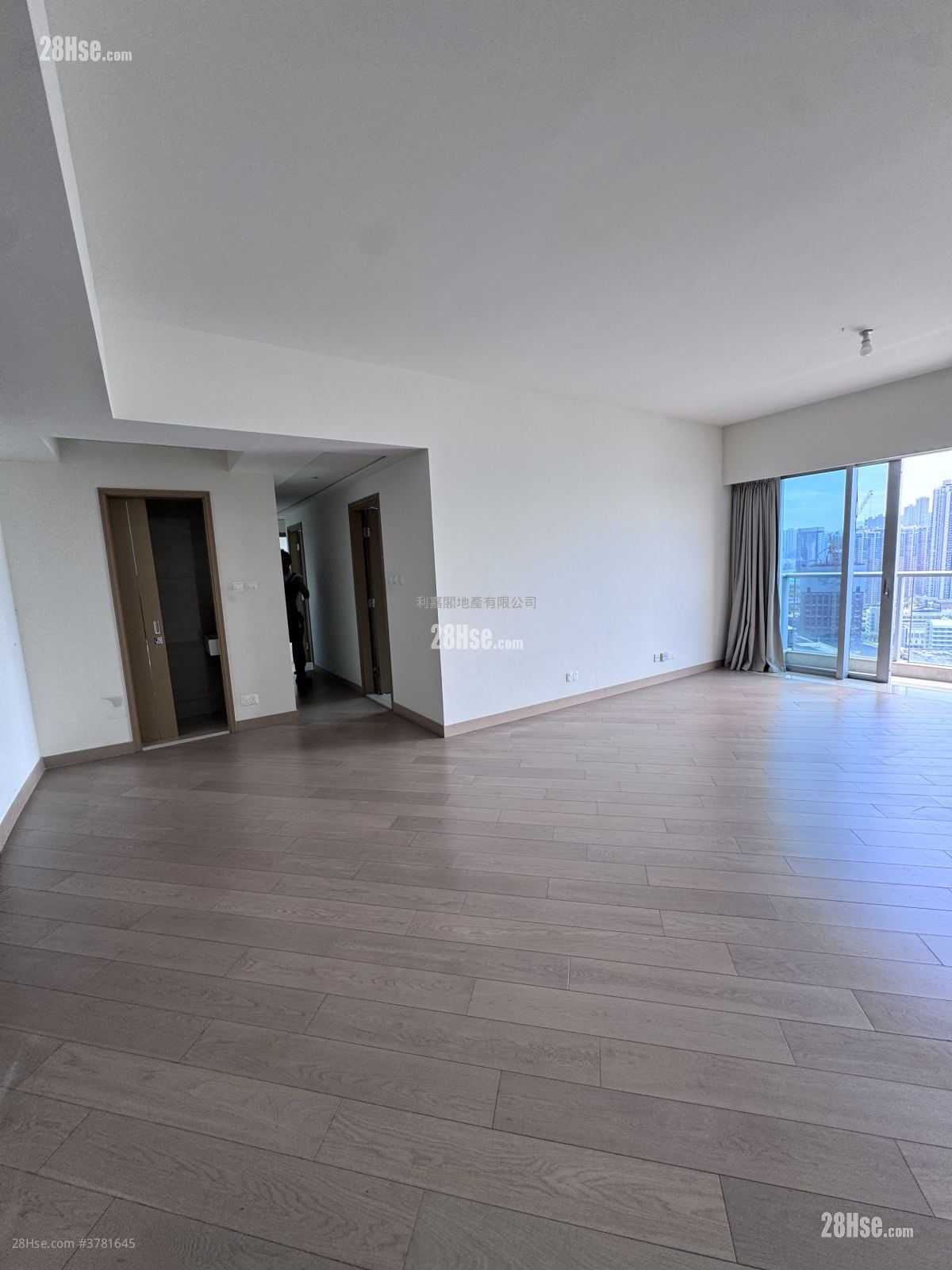 Cullinan West Rental 3 Bathrooms 1,234 ft²