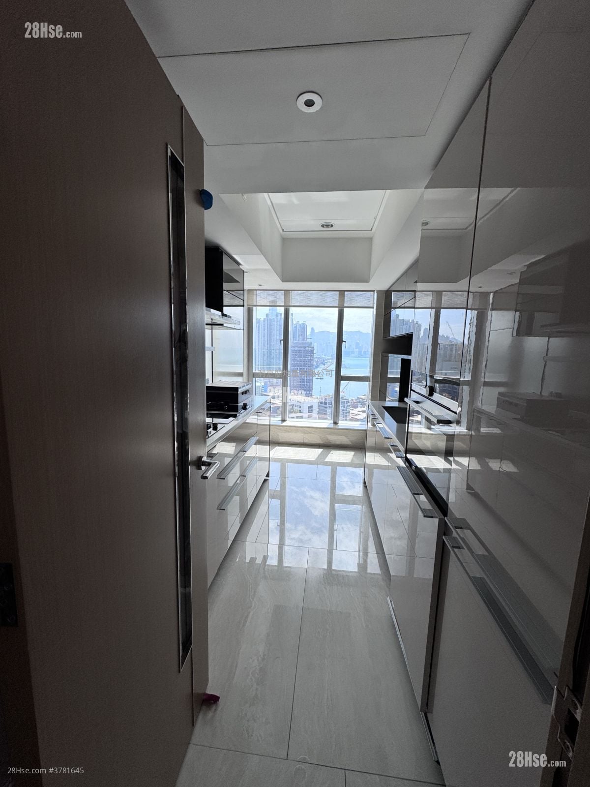 Cullinan West Rental 3 Bathrooms 1,234 ft²