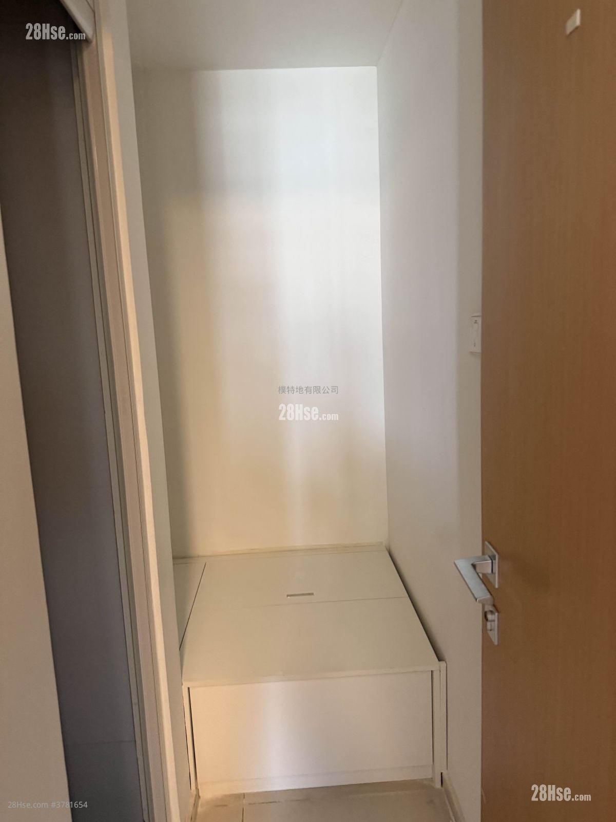 K.city Rental 3 Bedrooms , 2 Bathrooms 797 ft²