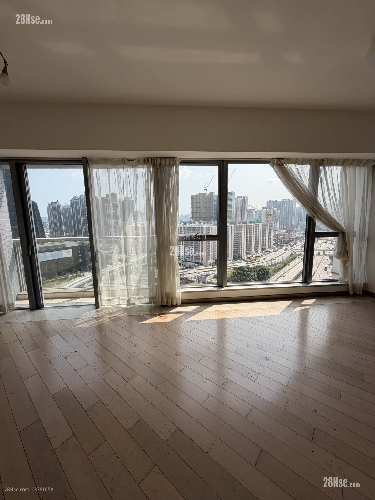 The Latitude Sell 4 Bedrooms , 3 Bathrooms 1,333 ft²