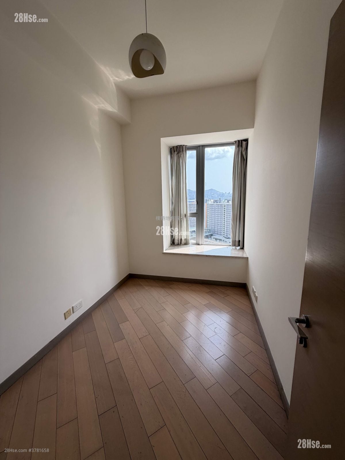 The Latitude Sell 4 Bedrooms , 3 Bathrooms 1,333 ft²