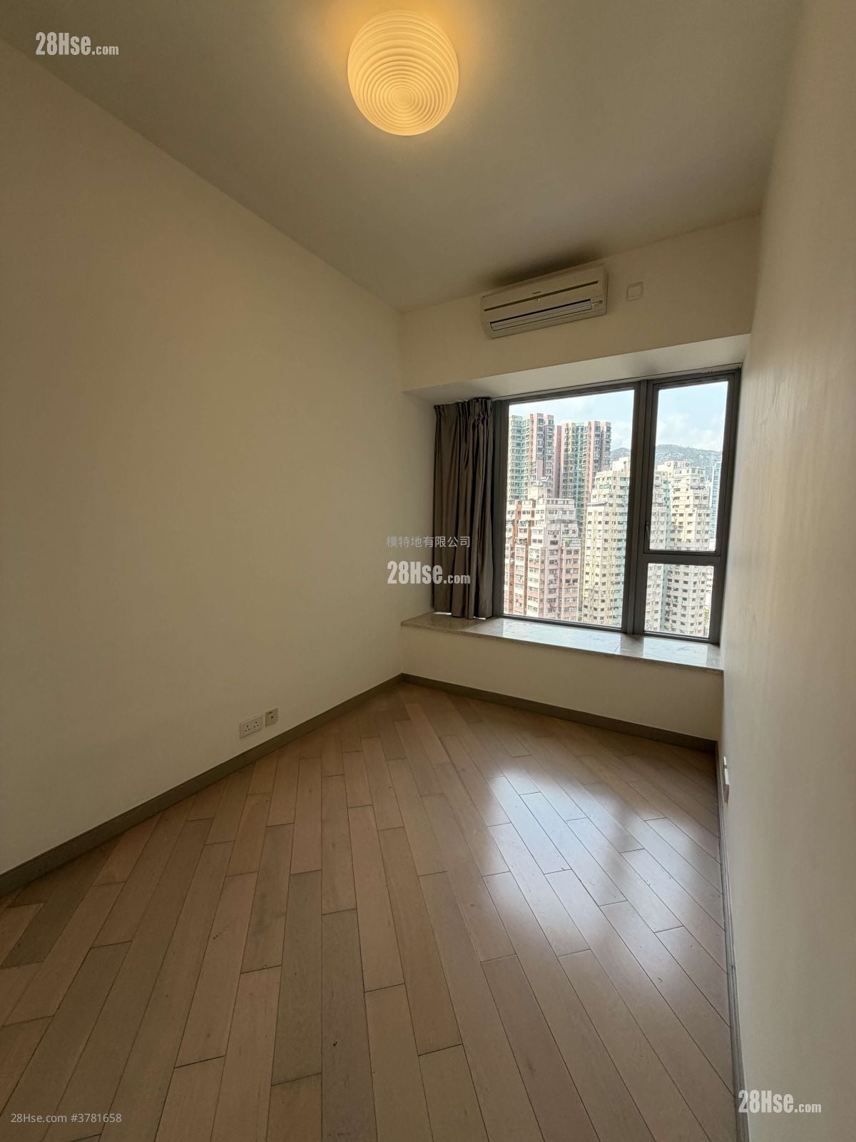 The Latitude Sell 4 Bedrooms , 3 Bathrooms 1,333 ft²