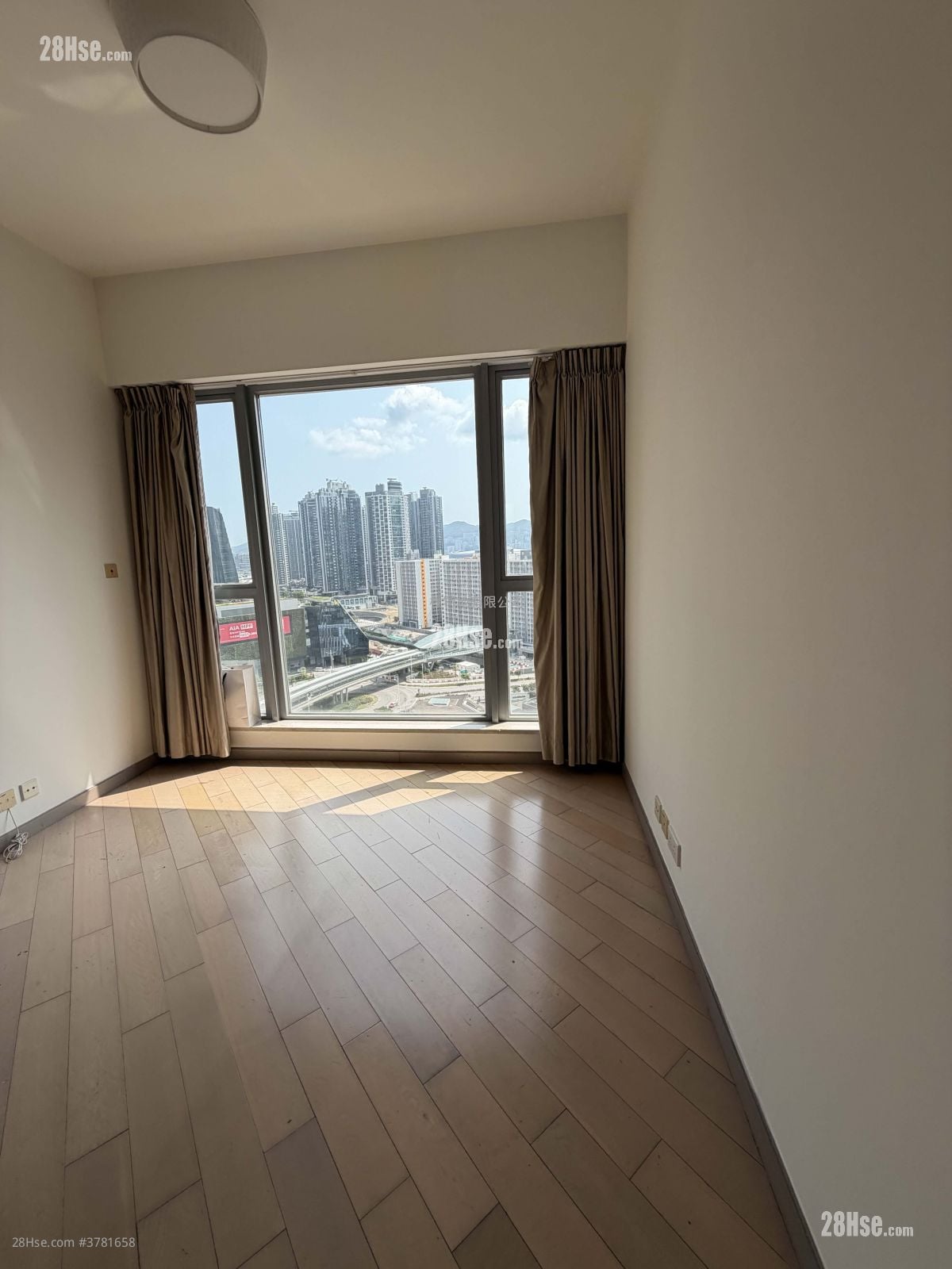 The Latitude Sell 4 Bedrooms , 3 Bathrooms 1,333 ft²