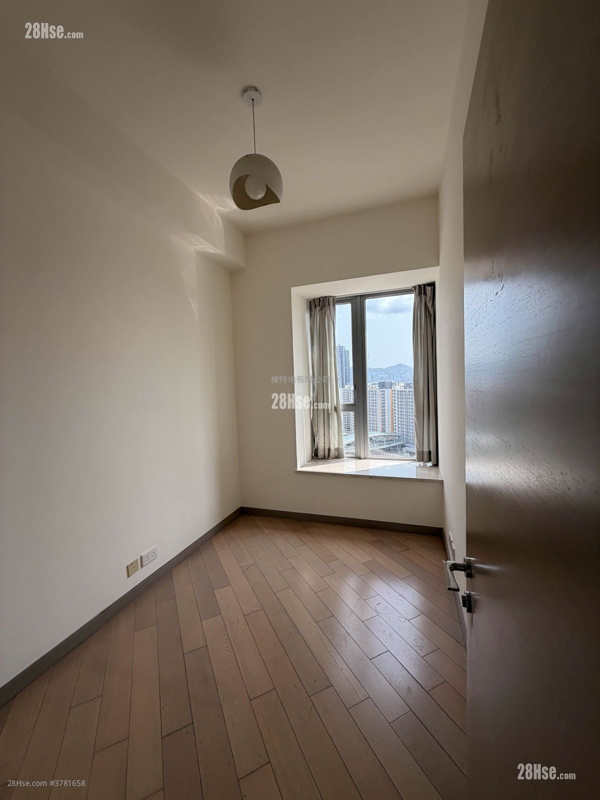 The Latitude Sell 4 Bedrooms , 3 Bathrooms 1,333 ft²