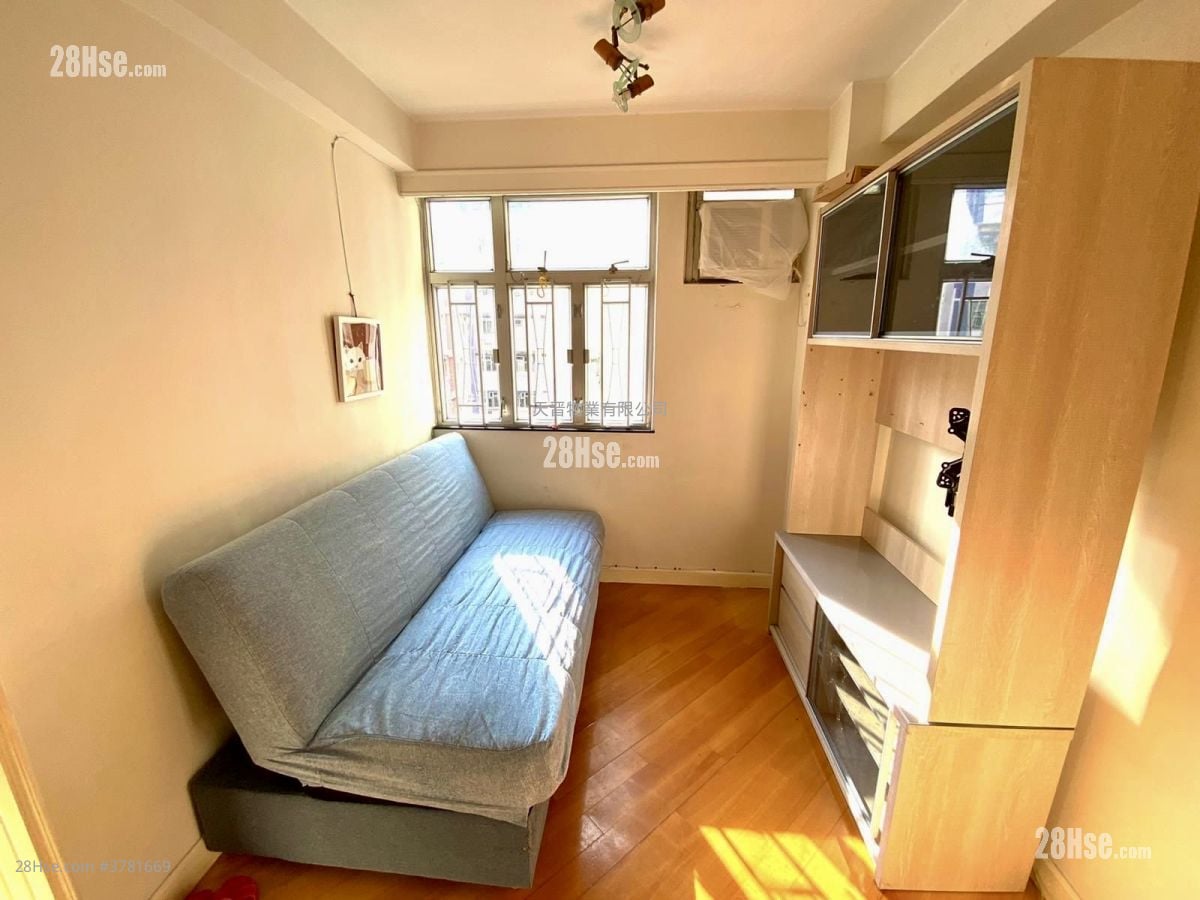 Sunshine Plaza Sell 2 Bedrooms , 1 Bathroom 433 ft²