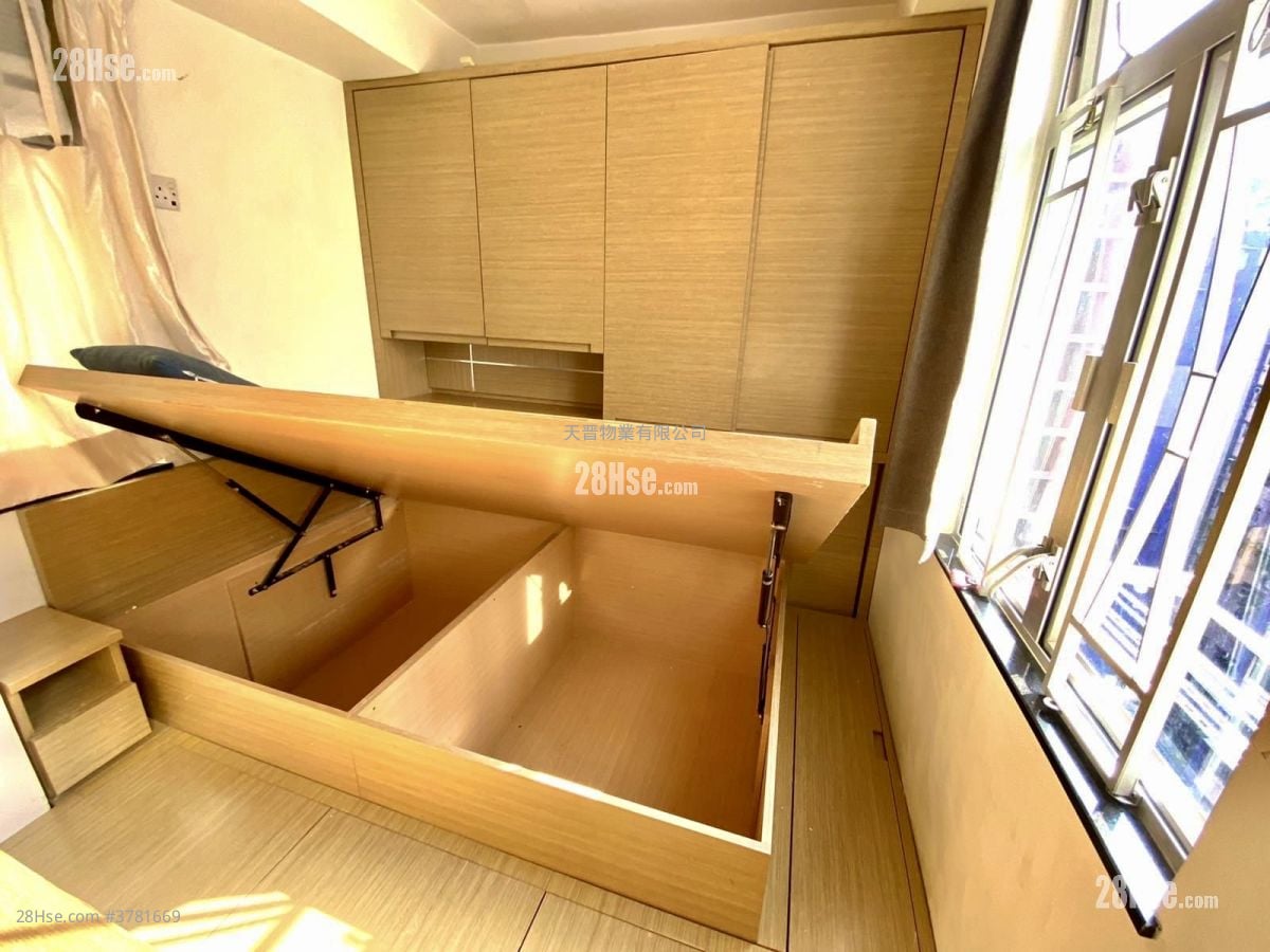 Sunshine Plaza Sell 2 Bedrooms , 1 Bathroom 433 ft²