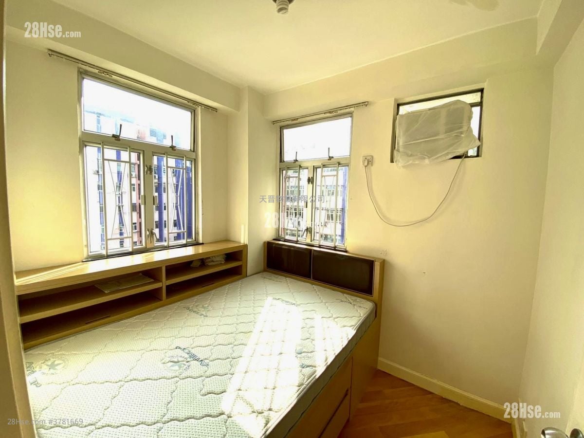 Sunshine Plaza Sell 2 Bedrooms , 1 Bathroom 433 ft²