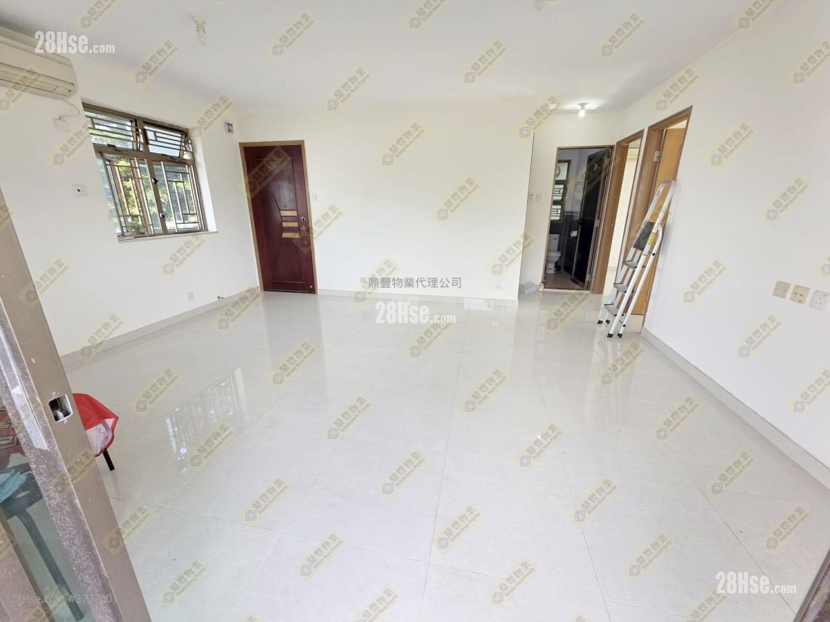 living room: Village Rental 3 Bedrooms , 1 Bathroom