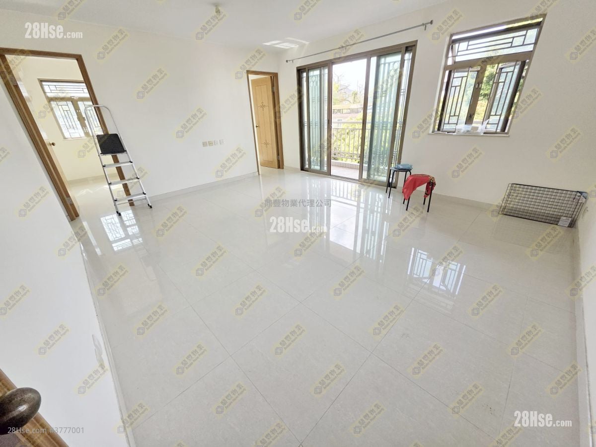 living room: Village Rental 3 Bedrooms , 1 Bathroom