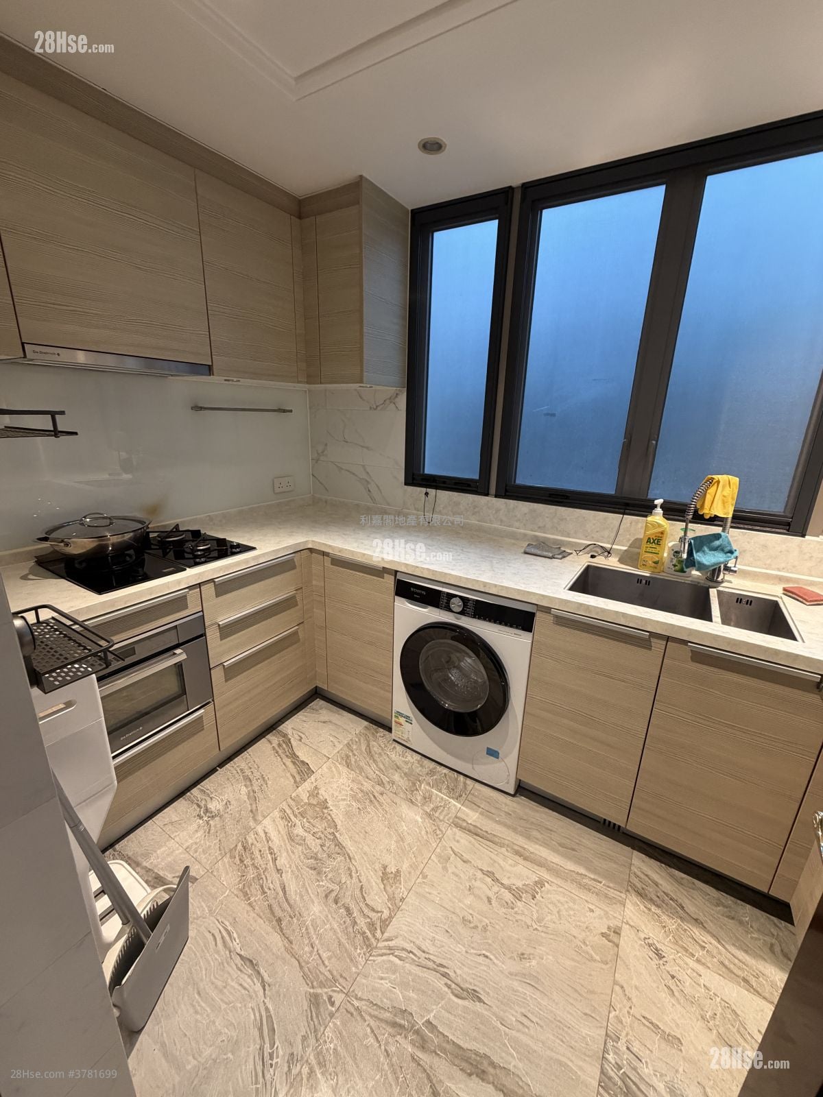 Mayfair By The Sea Rental 668 ft²