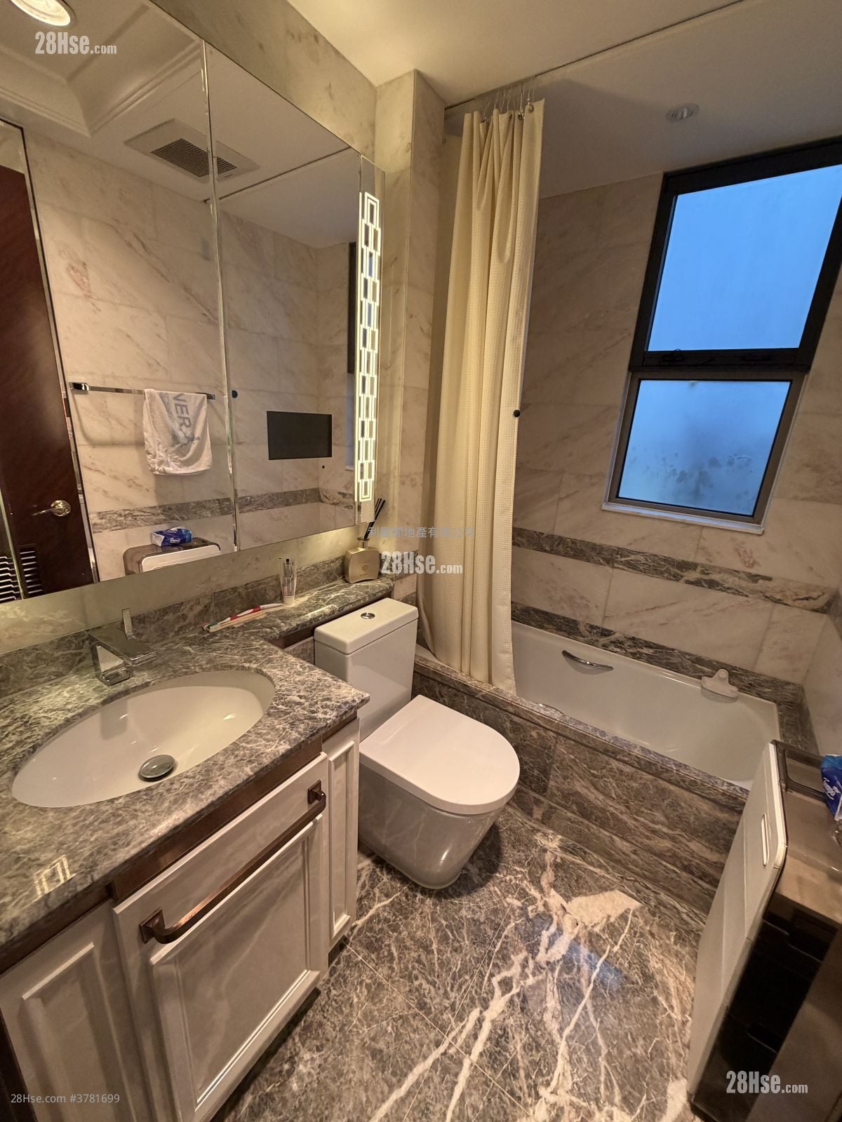 Mayfair By The Sea Rental 668 ft²