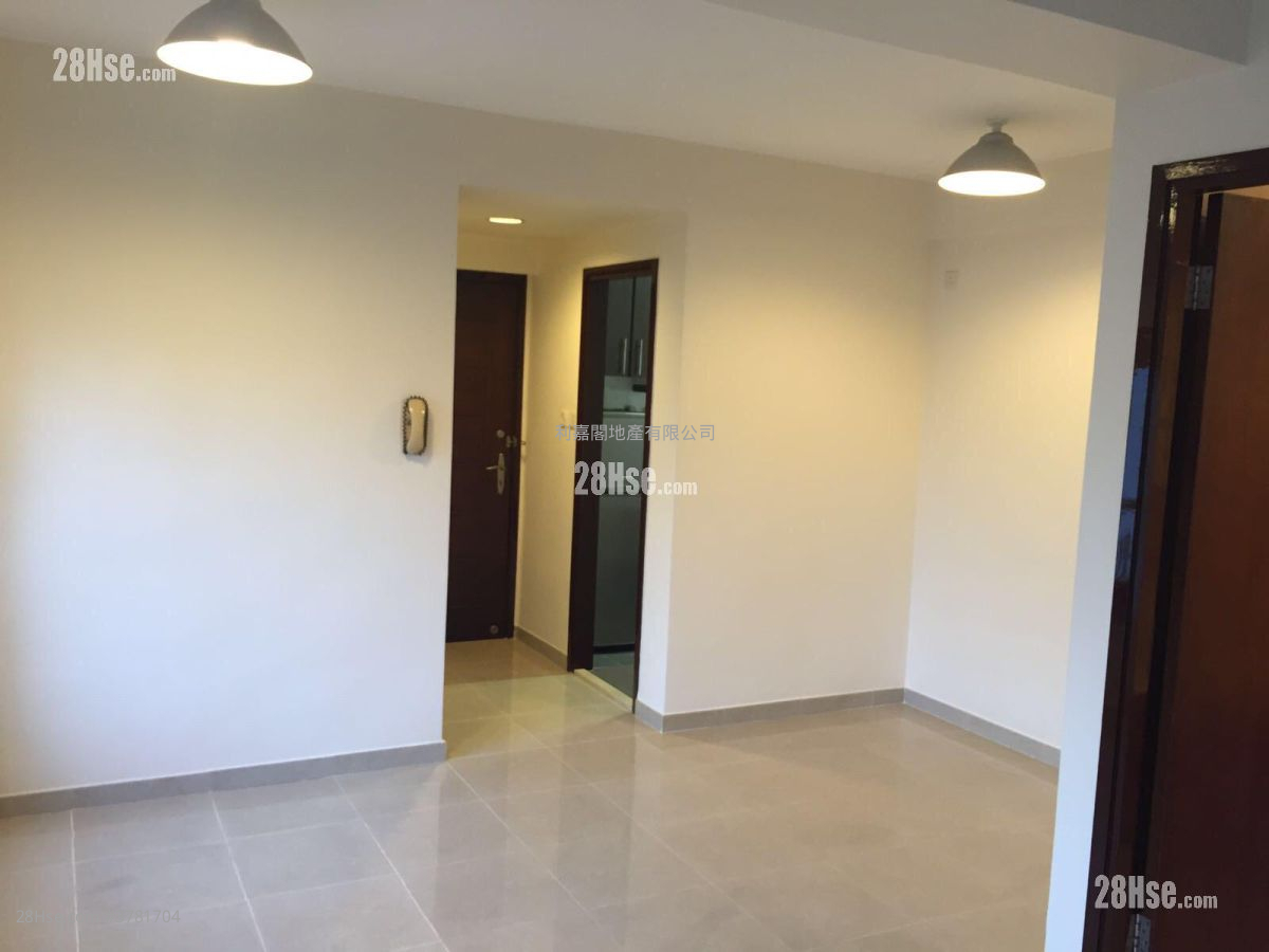 Ko Nga Court Sell 2 Bedrooms , 1 Bathroom 477 ft²