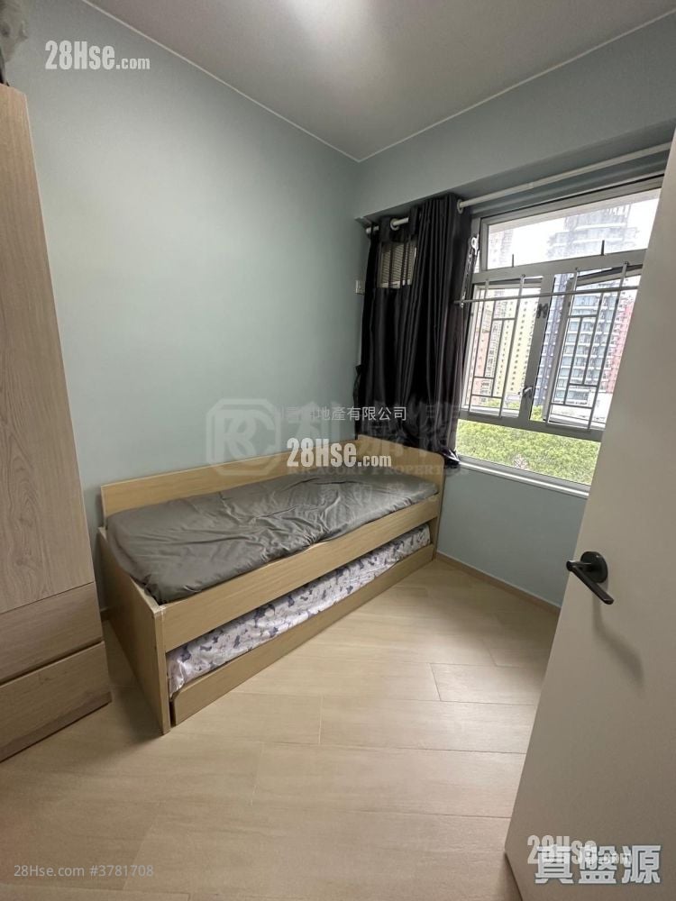 Eightland Gardens Sell 1 Bedroom 333 ft²