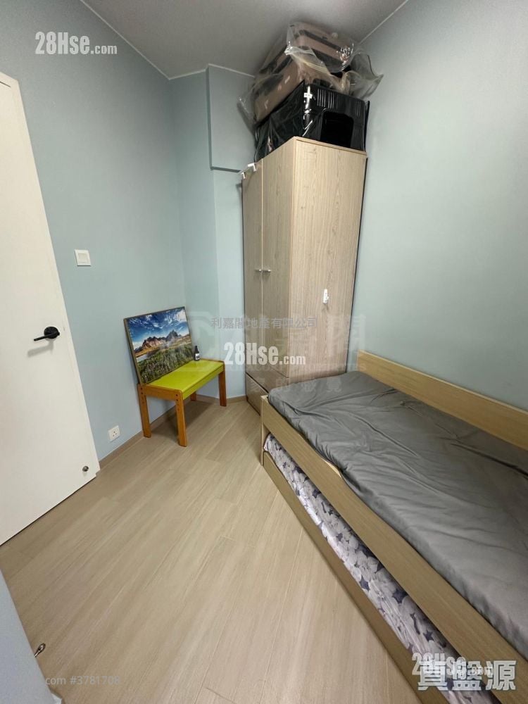 Eightland Gardens Sell 1 Bedroom 333 ft²