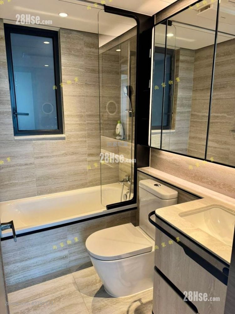 High Park Sell 3 Bedrooms , 1 Bathroom 491 ft²