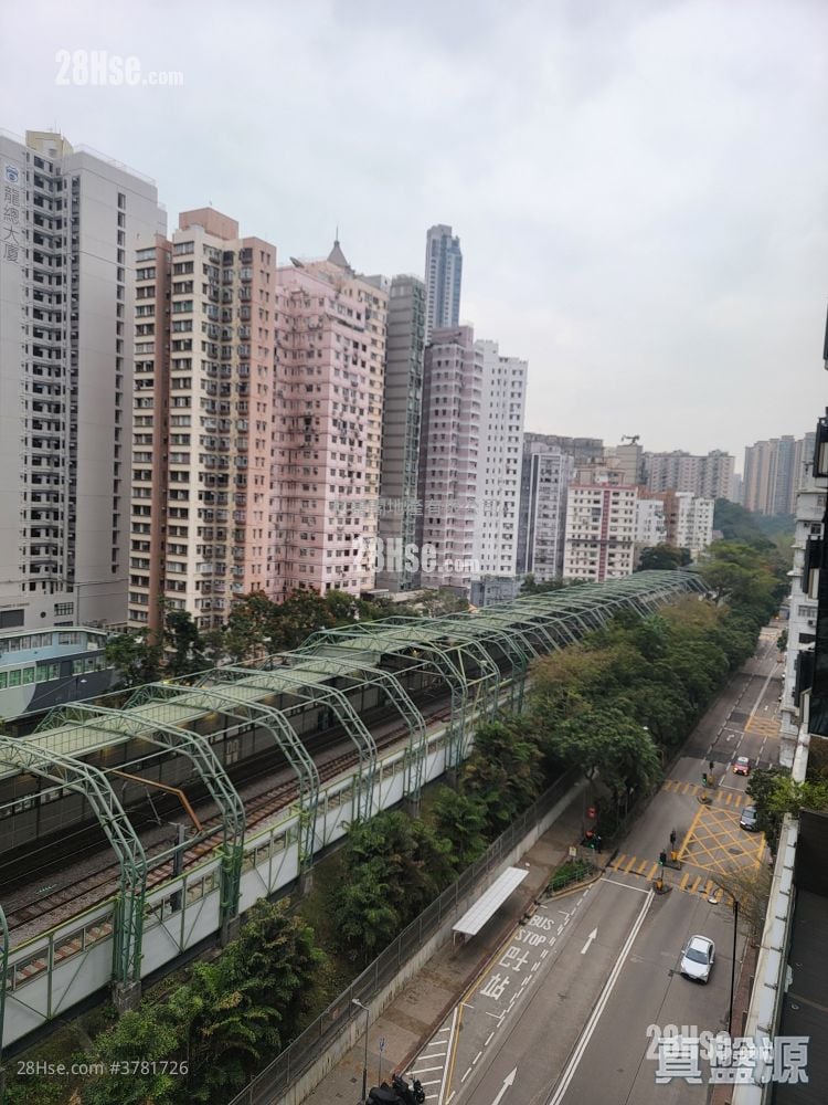 Macpherson Place Sell 2 Bedrooms , 1 Bathroom 555 ft²