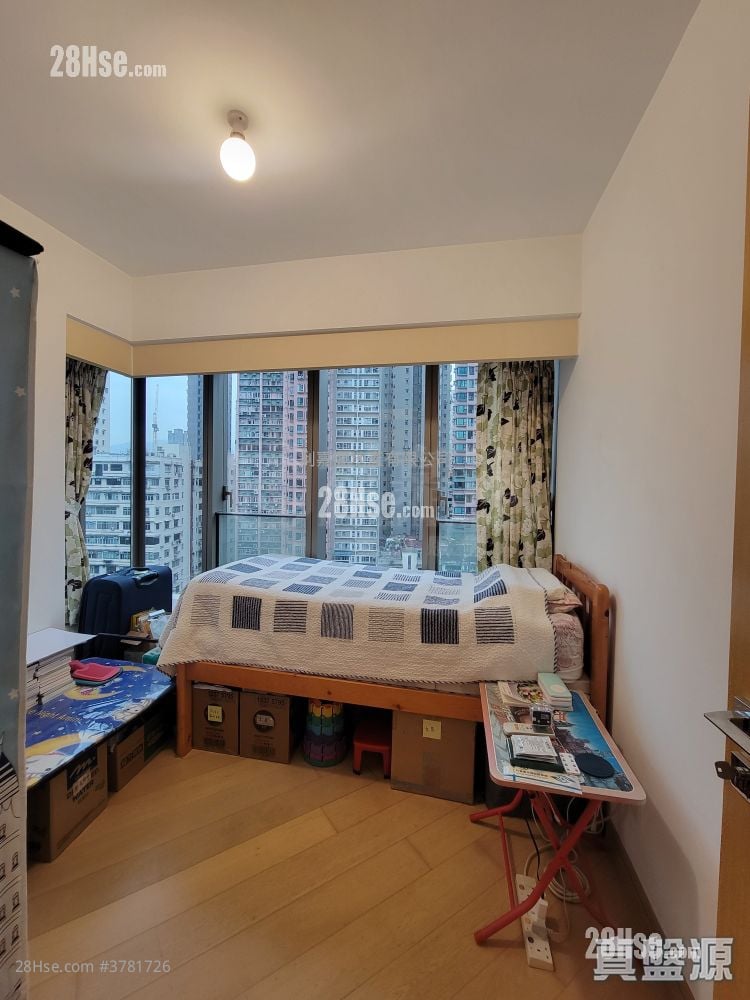 Macpherson Place Sell 2 Bedrooms , 1 Bathroom 555 ft²