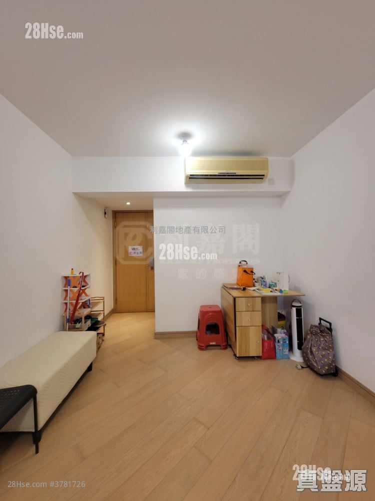 Macpherson Place Sell 2 Bedrooms , 1 Bathroom 555 ft²