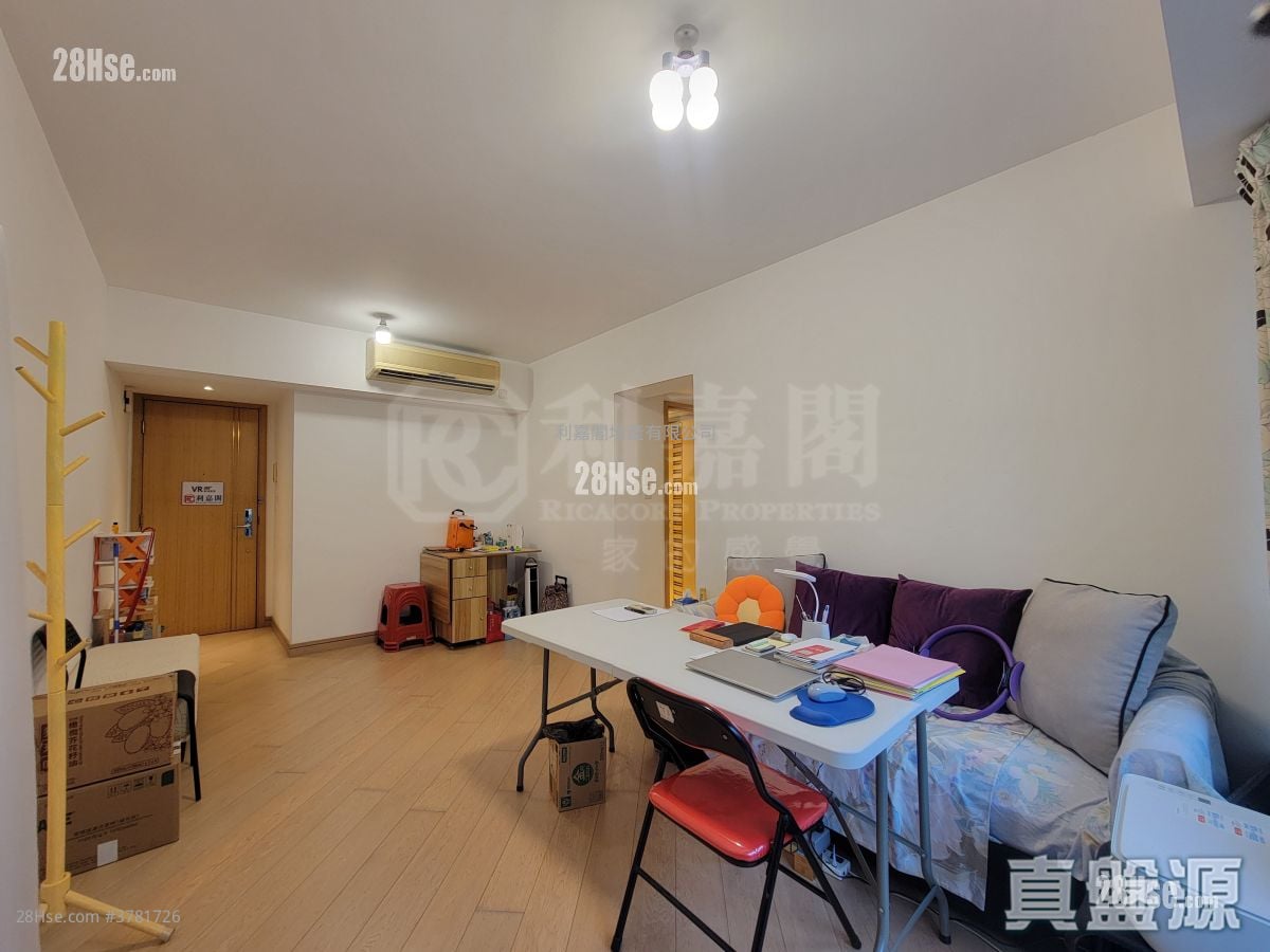 Macpherson Place Sell 2 Bedrooms , 1 Bathroom 555 ft²