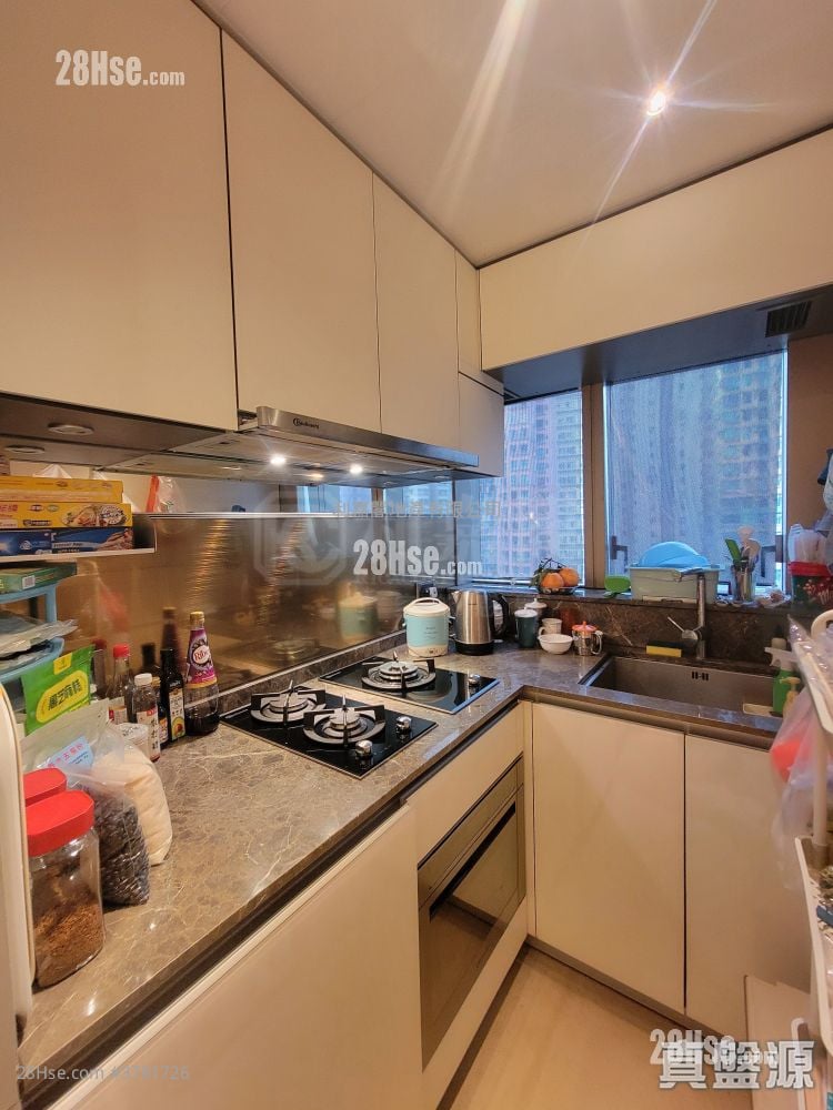 Macpherson Place Sell 2 Bedrooms , 1 Bathroom 555 ft²